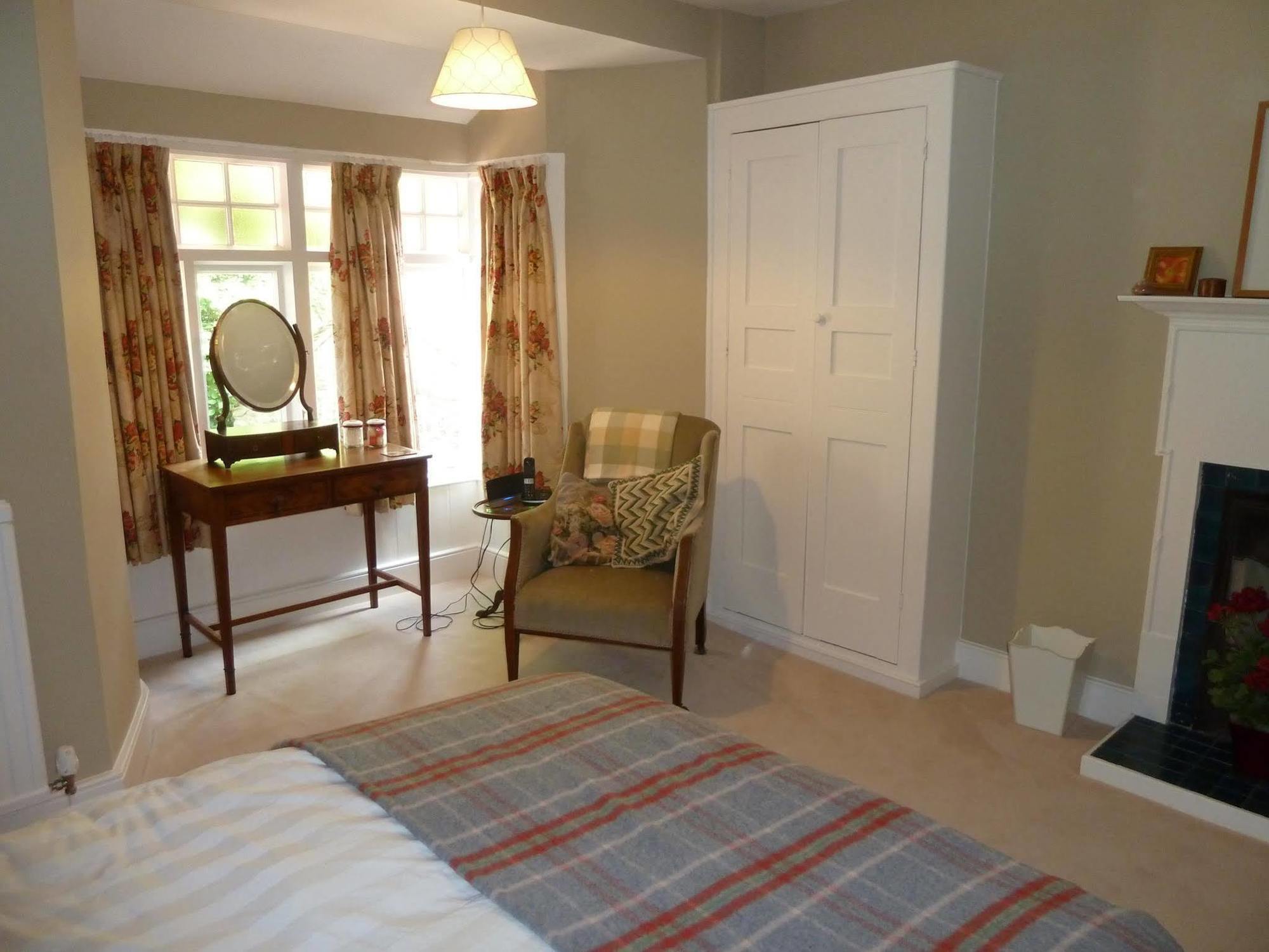 The Old Vicarage B&B ไทดส์เวลล์ ภายนอก รูปภาพ