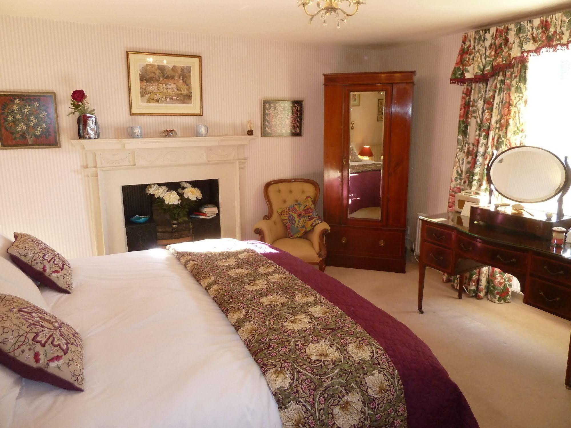 The Old Vicarage B&B ไทดส์เวลล์ ภายนอก รูปภาพ